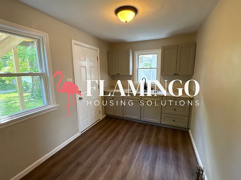 2310 Emerson Ave — Photo 6