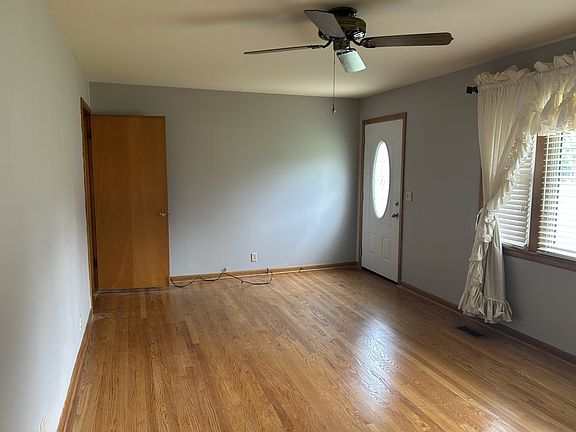 5th image of 461 Annex Ave