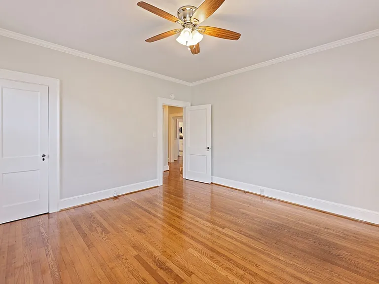 1015 S Hawthorne Rd — Photo 14