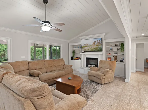 301 Bloody Marsh Rd, Saint Simons Island, GA 31522