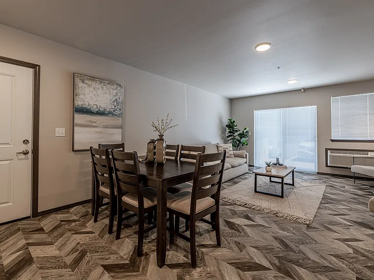 Pioneer Apartments — Photo 6