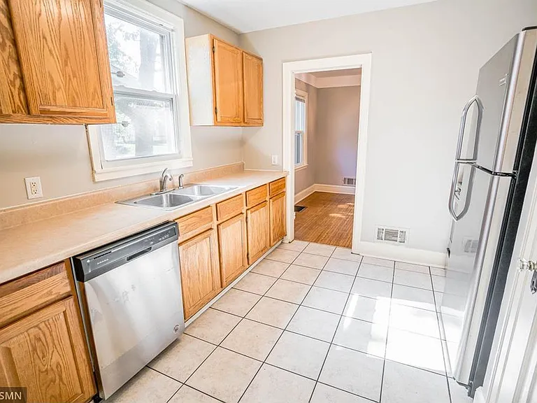 2940 Vincent Ave N #1 — Photo 7