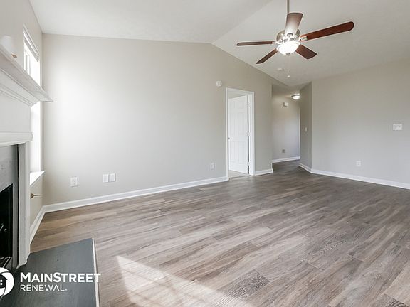4th image of 223 Autumn Lake Way