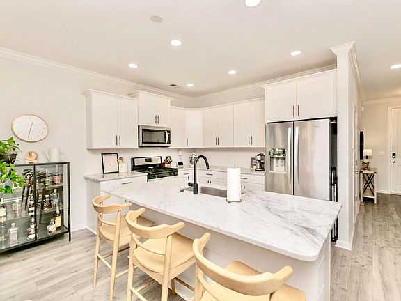 3rd image of 339 Stirrup Ct