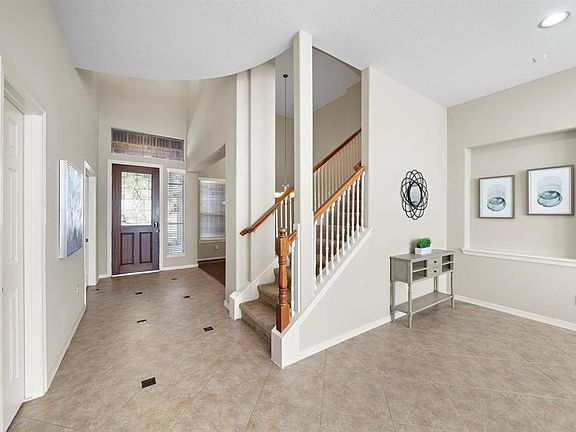 4th image of 6123 Cameron Ct
