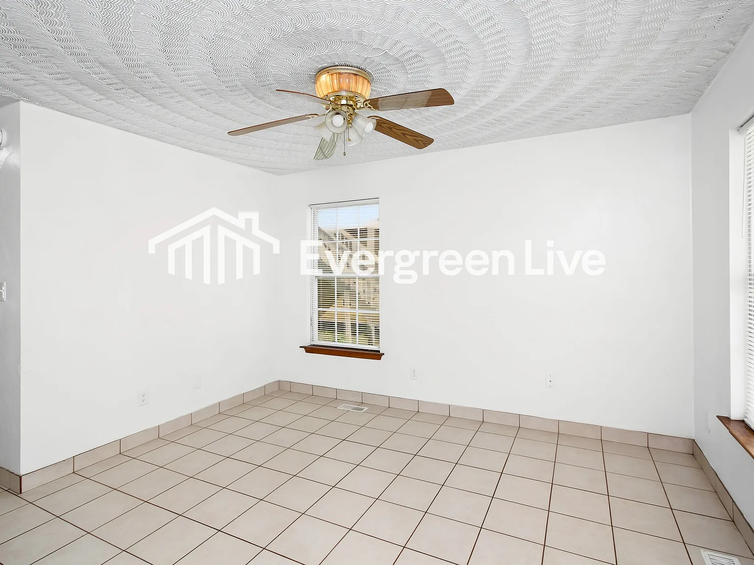 4 bed, 3.5 bath, 1794 sqft, $2,295 — Photo 4