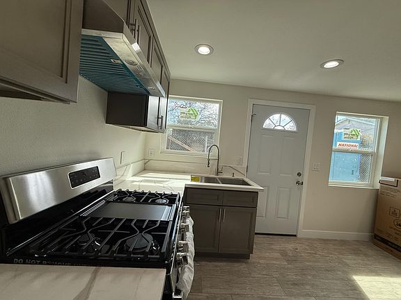 4th image of 1428 E 10th St #1432