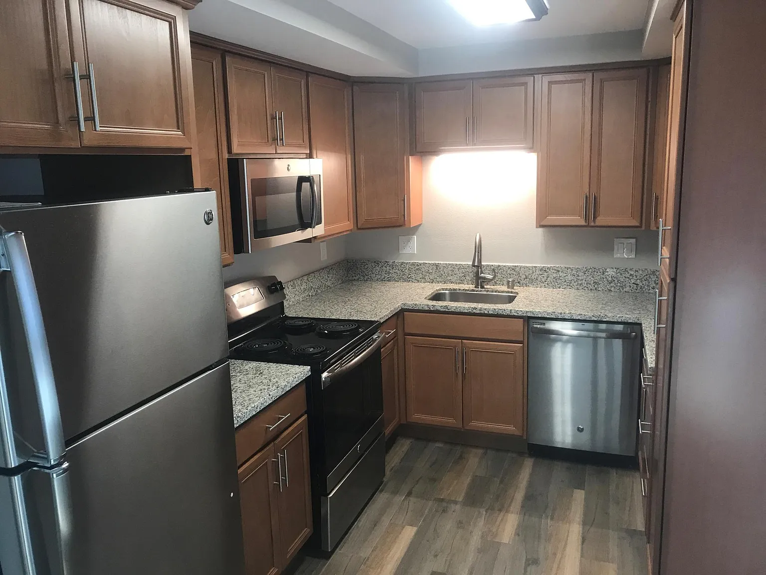 2 bed, 700 sqft, $2,600 — Photo 2