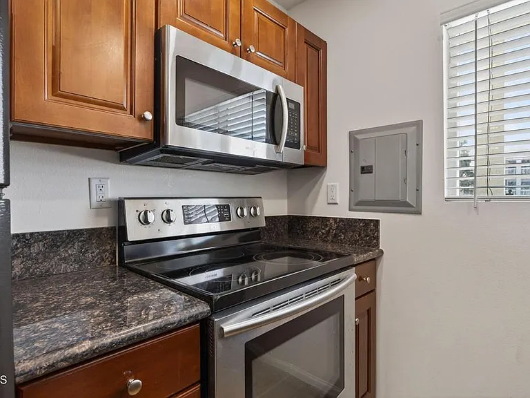 225 S Ventura Rd #101 — Photo 8