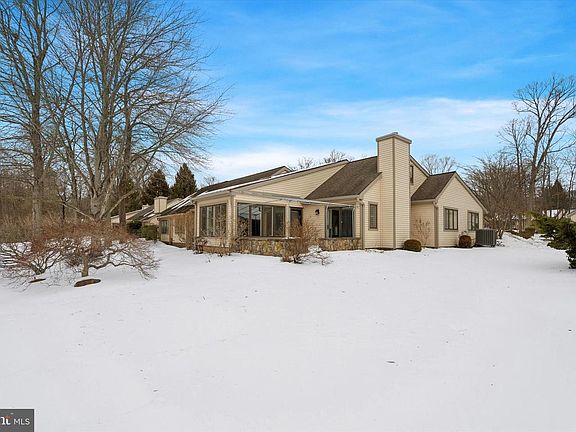 3rd image of 975 Kennett Way #975