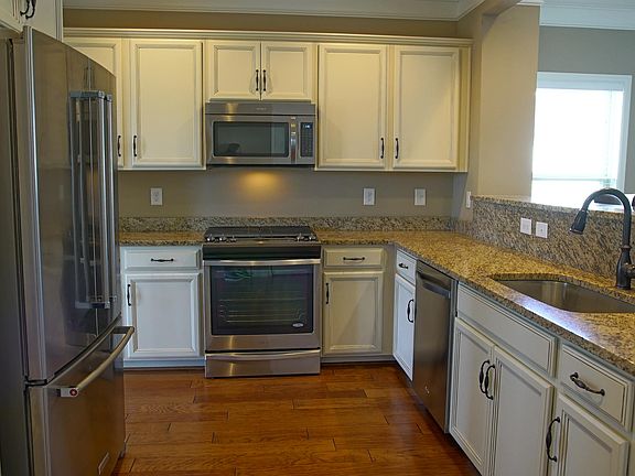 3rd image of 2731 Sterlingshire Dr