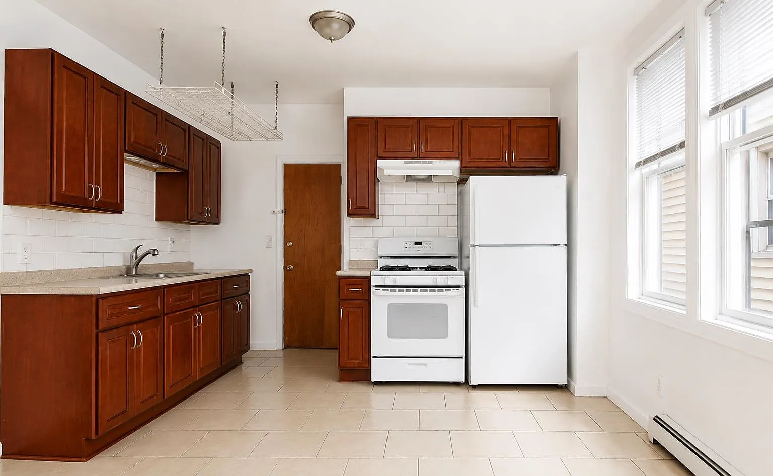 2 bed, 1.0 bath, $2,000 — Photo 2