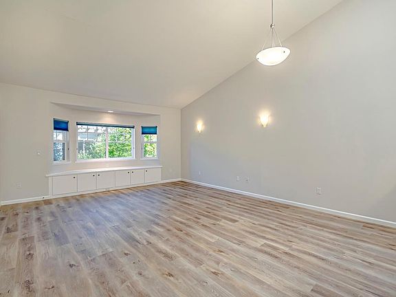 5th image of 2368 Glacier Pl