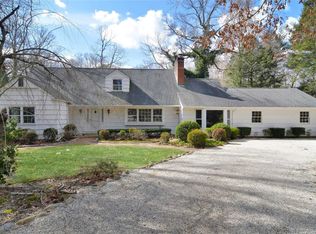 31 White Oak Tree Rd, Syosset, NY 11791