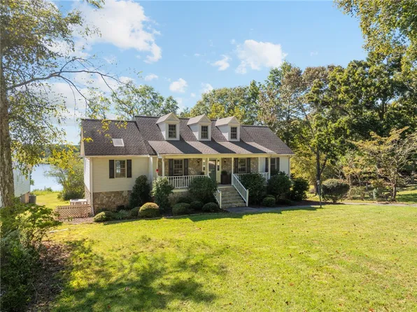 408 W Peninsula Dr, Laurens, SC 29360