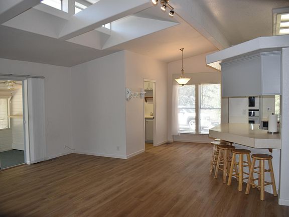 5th image of 2595 W Glenshandra Dr
