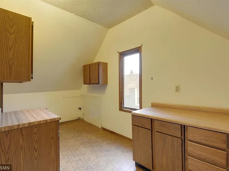 432 N Dewey St — Photo 8