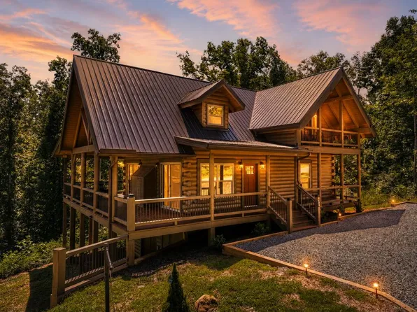 196 N Jakes Landing Way, Ellijay, GA 30540