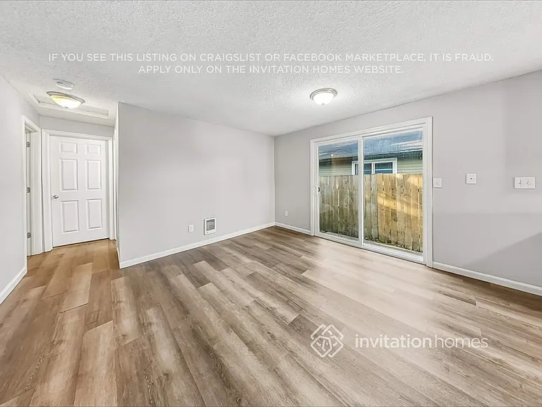 12428 42nd Ave NE — Photo 6