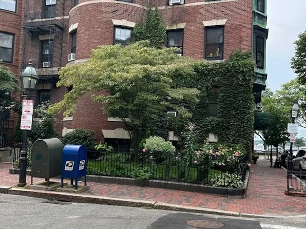 112 Pinckney St APT 41, Boston, MA 02114