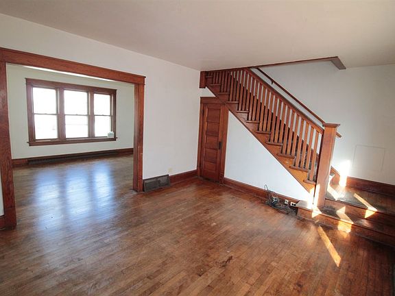 4th image of 831 Saratoga St