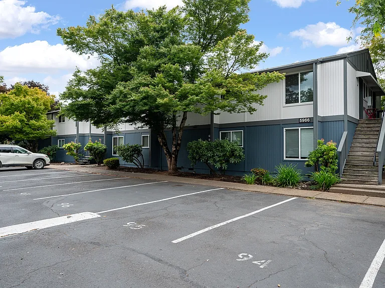 Battlecreek South | Parking lot