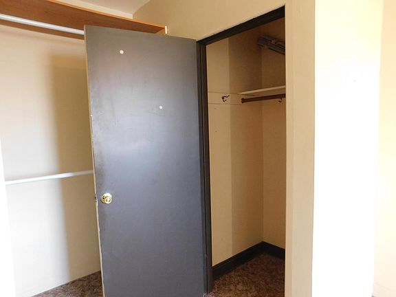4th image of 924 N Topeka St