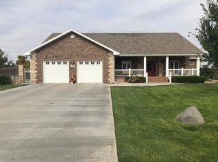 402 Jayhawk Ct, Hugoton, KS 67951