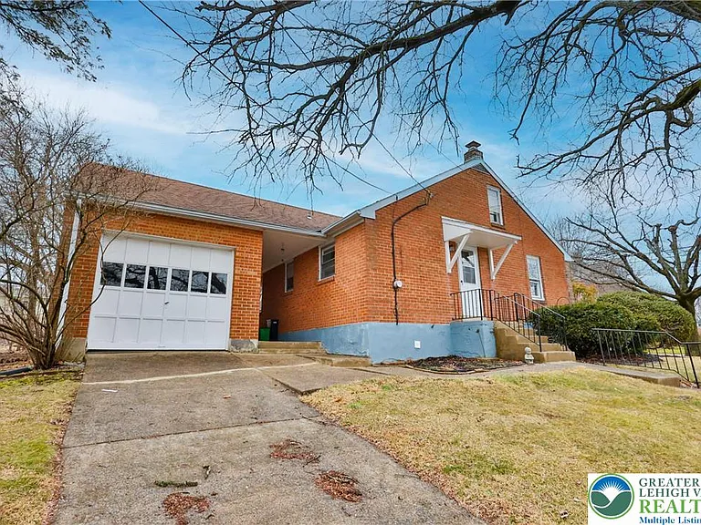 336 E Market St — Photo 26