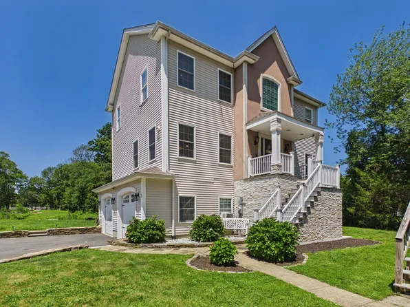 106 David St, Fall River, MA 02720