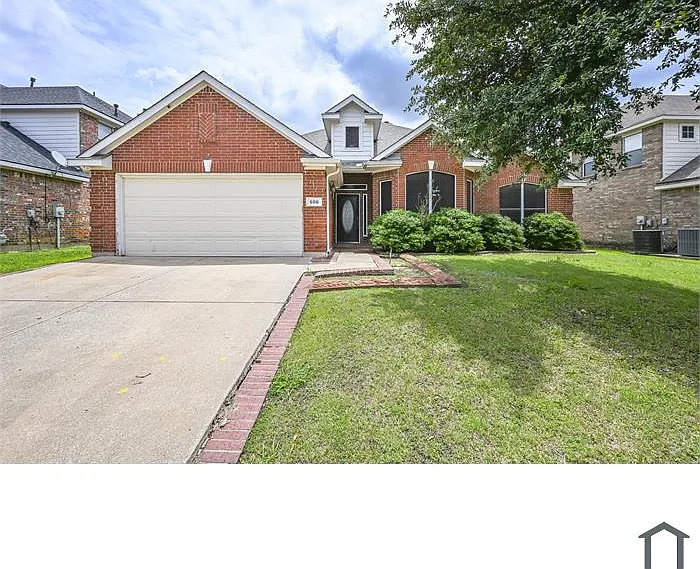 606 Primavera Dr — Photo 1