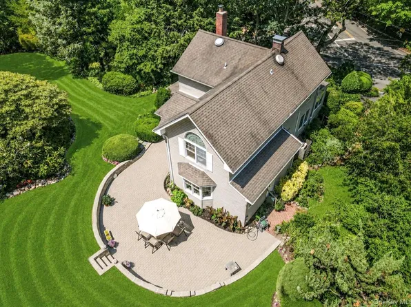 111 Stony Hollow Road, Centerport, NY 11721