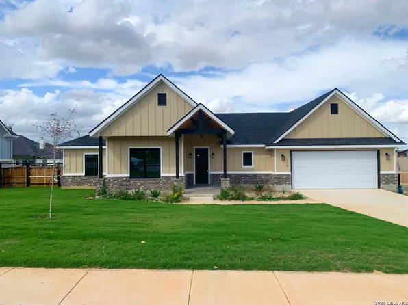 128 Woodbridge, La Vernia, TX 78121