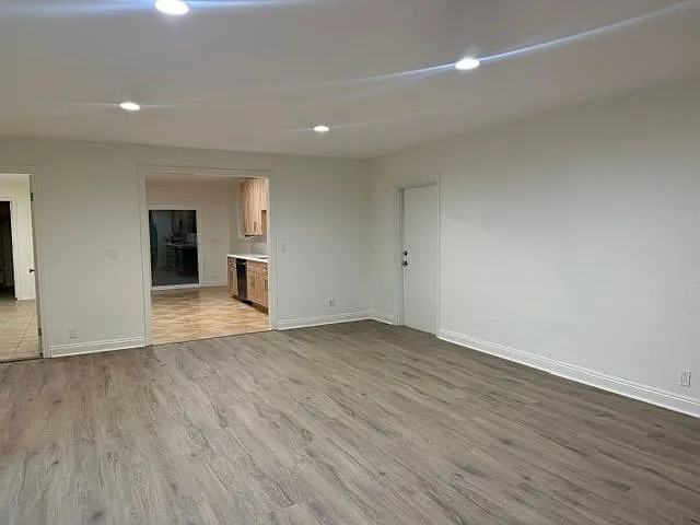 3 bed, 2.0 bath, 1417 sqft, $3,800 — Photo 2