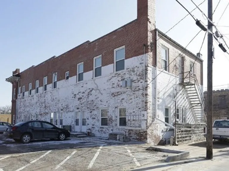School Apartments — Photo 5