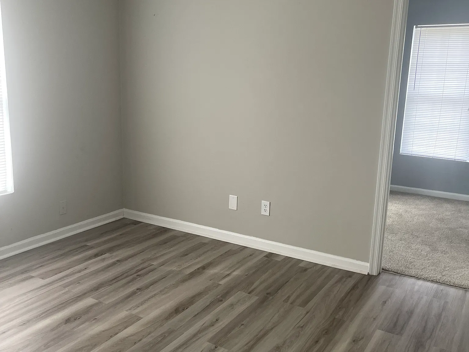 3 bed, 1000 sqft, $1,950 — Photo 2