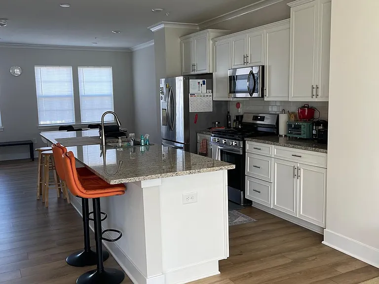 1235 Greylock Ln — Photo 9