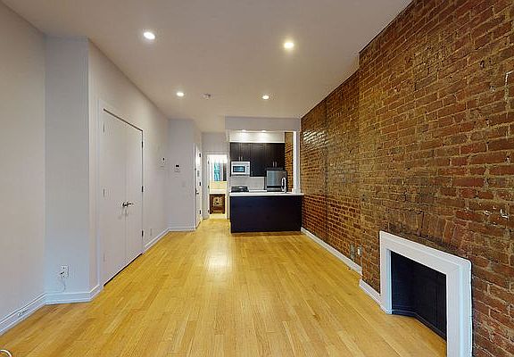 4th image of 218 E 84th St APT 2A