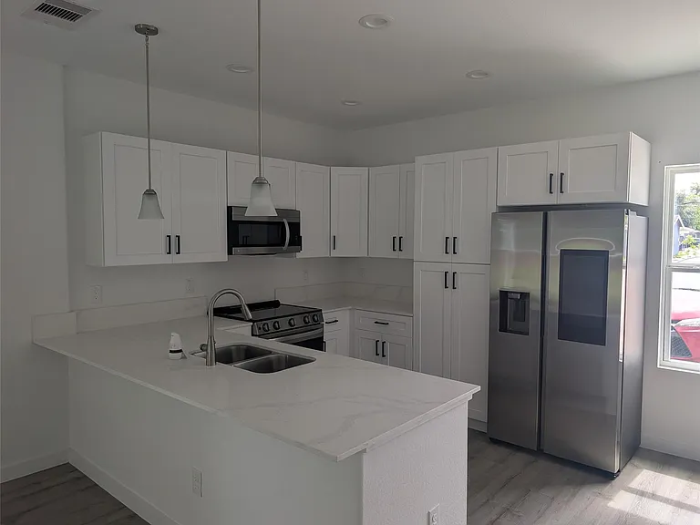 7813 Hirsch St #B — Photo 4