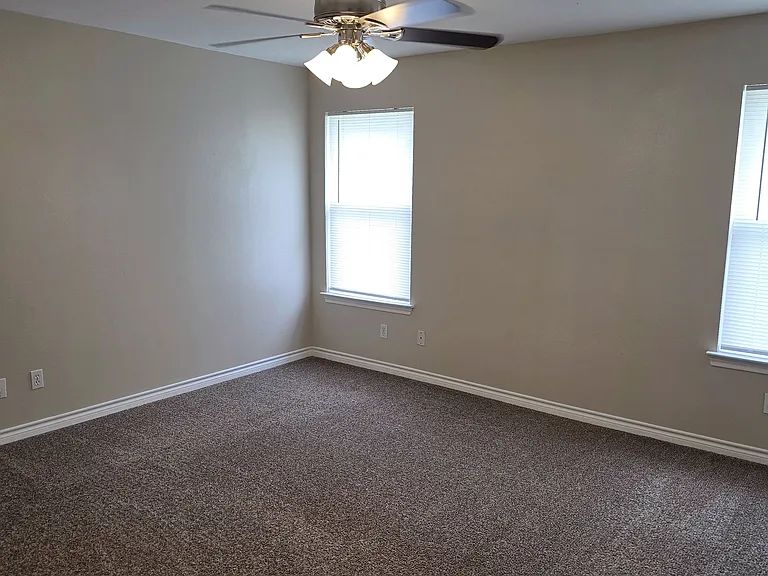 442 Green Acres Dr — Photo 8