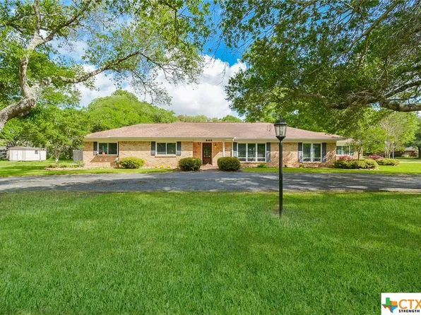 802 W Norris St, El Campo, TX 77437