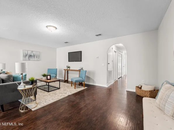 7398 PALM HILLS Drive, Jacksonville, FL 32244