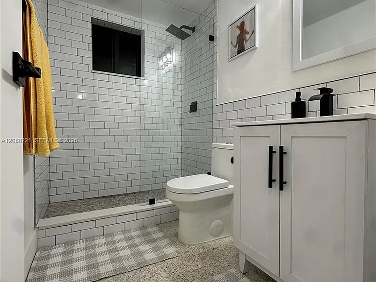 190 NW 69th St #6 — Photo 3
