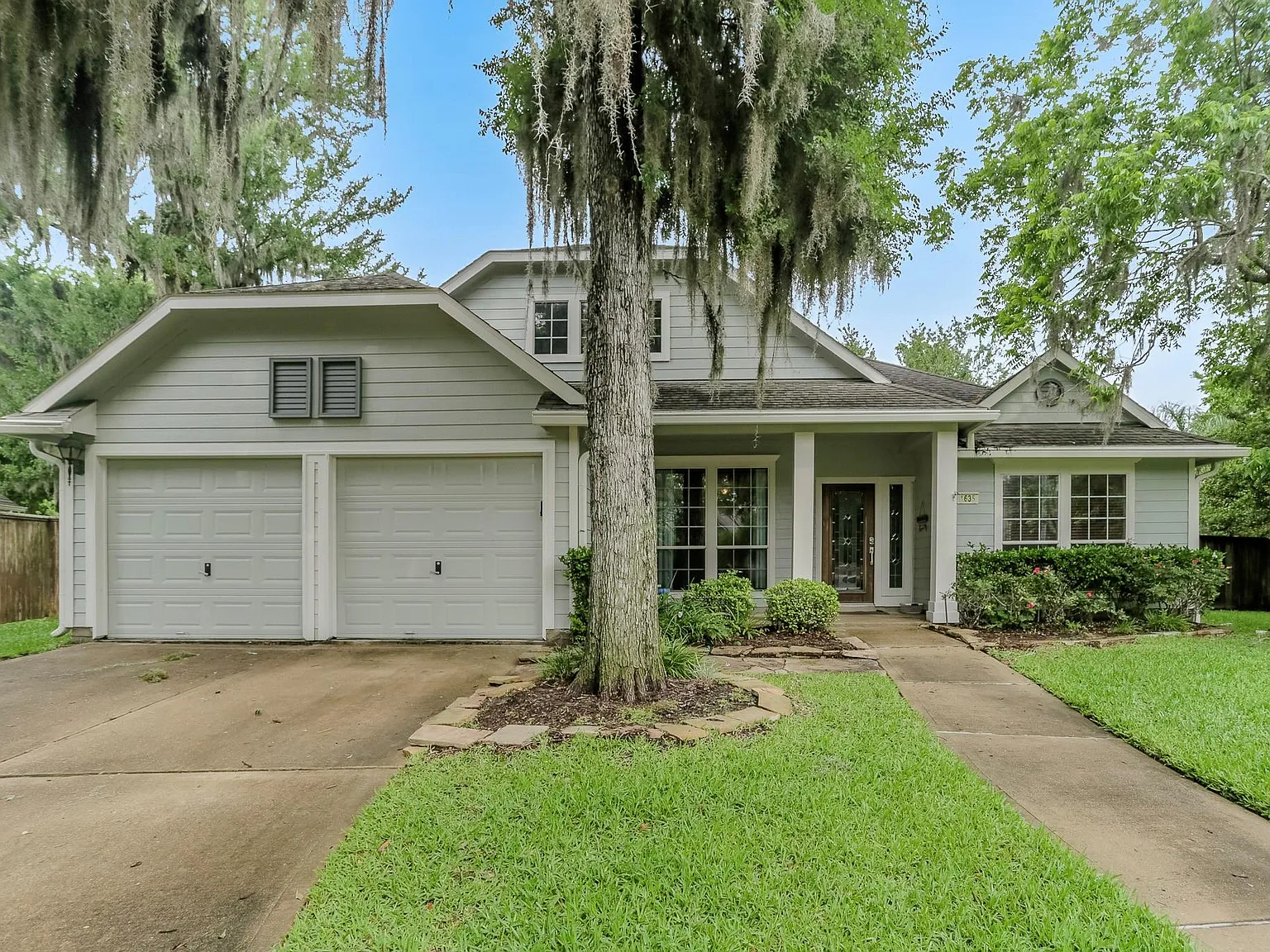 3 bed, 2.0 bath, 2256 sqft, $2,700 — Photo 1