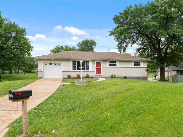 3332 Briarcourt Dr, Saint Louis, MO 63125