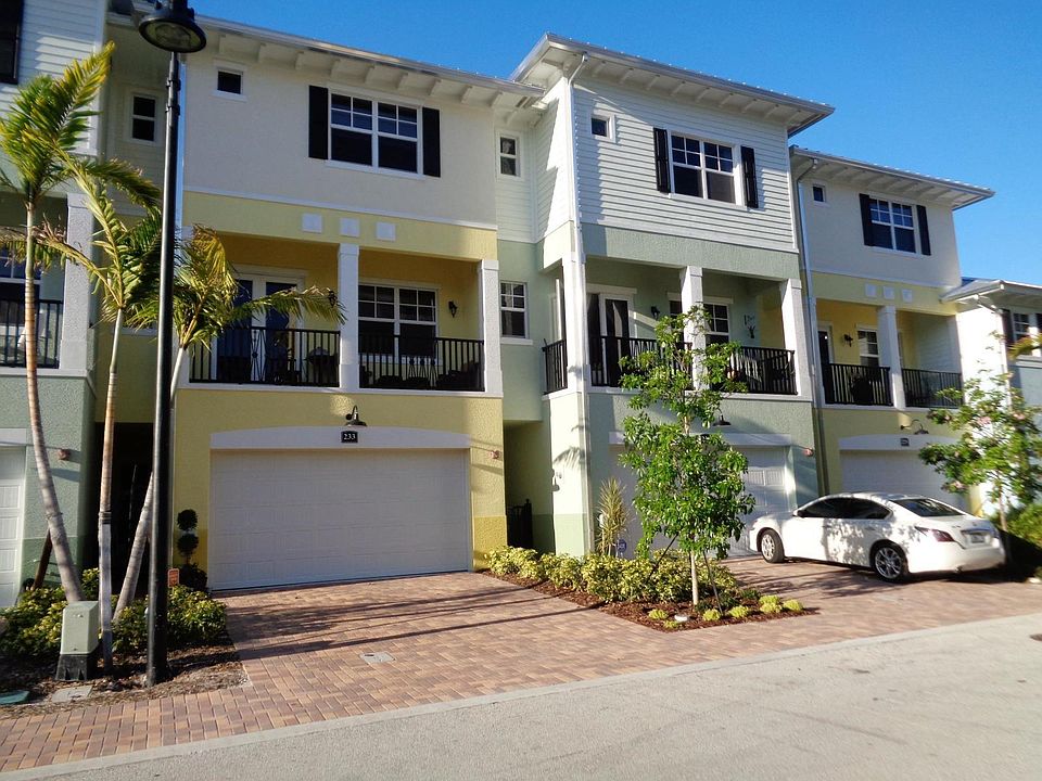 1st image of 233 N Latitude Cir