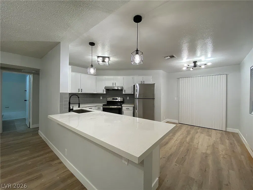 2 bed, 2.0 bath, 1105 sqft, $1,350 — Photo 4