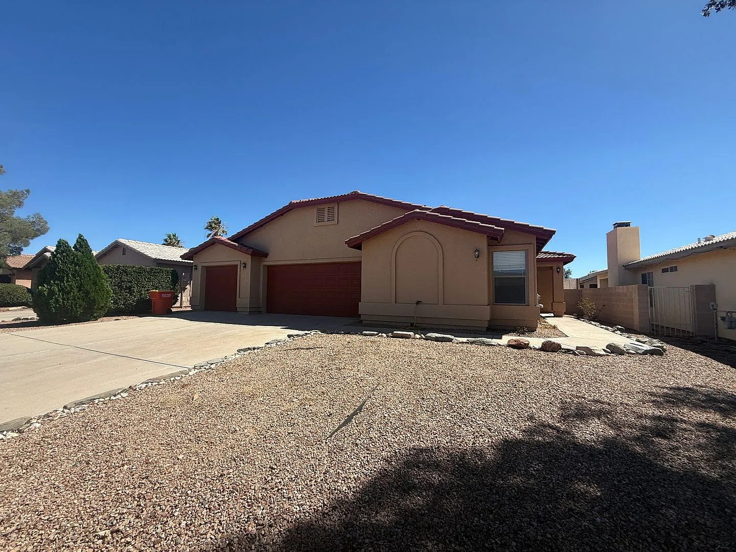 3 Bedroom 2 Bathroom Home — Photo 1