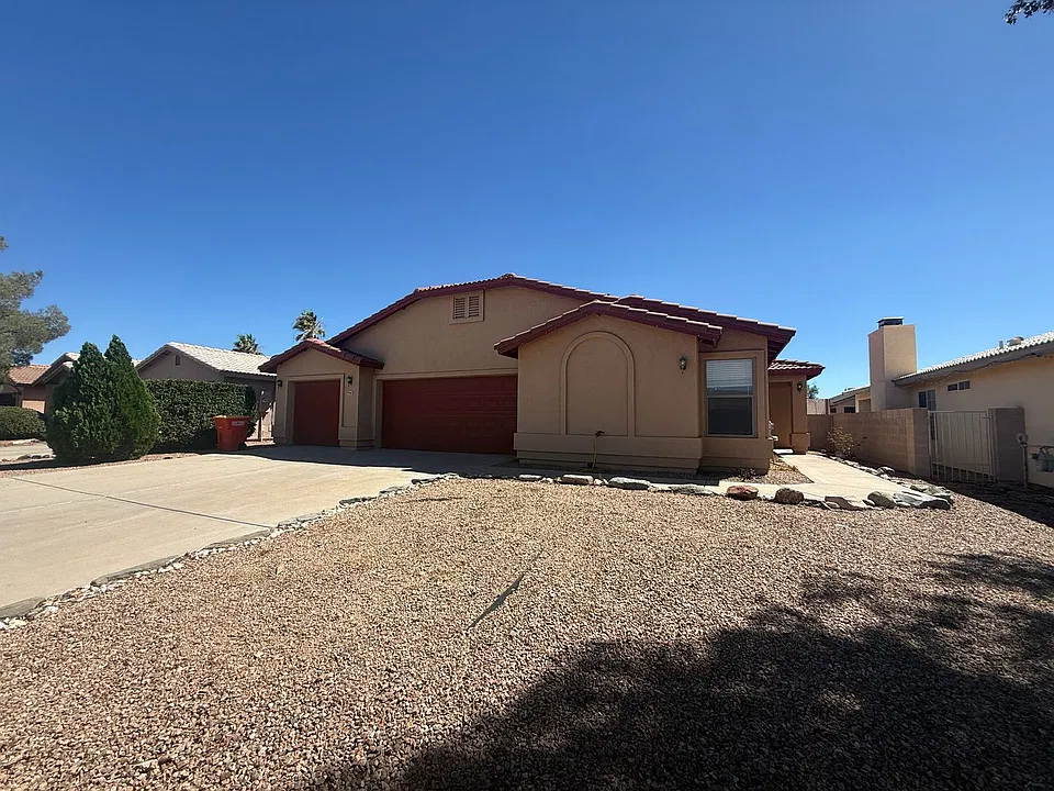 3962 E Lass Ave