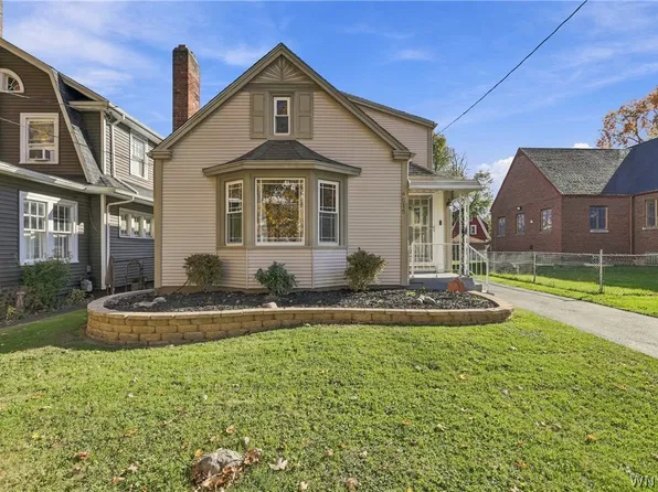 4015 McKoon Ave, Niagara Falls, NY 14305